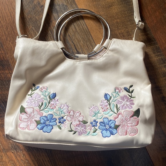 L&M direct Floral embroidered cream purse - Picture 2 of 6
